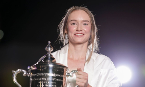Елену Рыбакину облили шампанским после победы в финале US Open-2026. Видео
