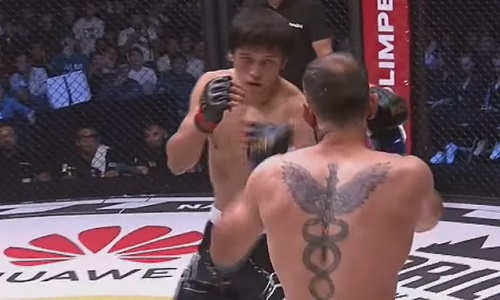 Нокаутом закончился первый бой Азата Максума после UFC. Видео