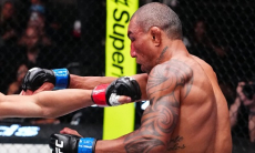 Стало известно состояние Барселоса после потери сознания в главном бою UFC