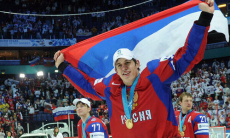 Чемпион мира по хоккею из России распродал награды из-за долгов