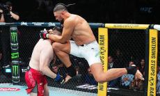 Ветеран UFC сменил вес и победил глухим нокаутом. Видео  