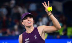 Ига Швёнтек уверенной победой вышла в полуфинал турнира в Ухане