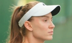Елена Рыбакина прибыла в Нинбо и вышла на корт перед защитой титула. Видео
