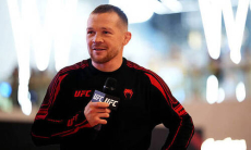 Два чемпионских пояса UFC захотели привезти в Россию