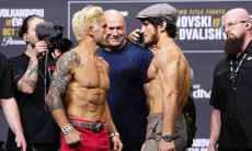 Алекс Волкановски — Мовсар Евлоев: прямая трансляция титульного боя UFC