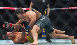 Бывшего чемпиона нокаутировали в UFC. Видео 