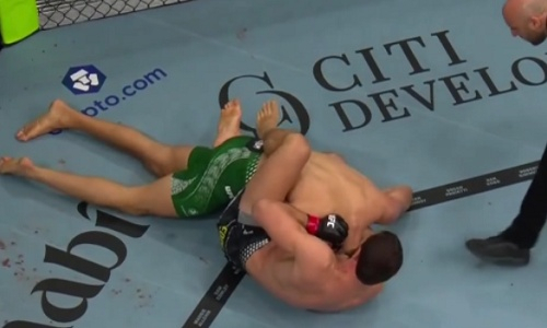 В первом раунде закончился бой дагестанца в UFC. Видео