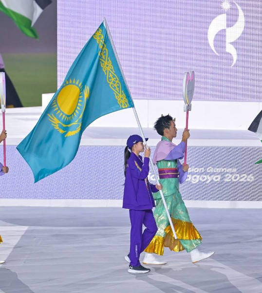 16-летняя спортсменка пронесла флаг Казахстана на церемонии закрытия Азиады-2026